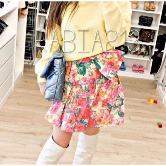 LAST 1! FLORAL PRINT MINI SKIRT - Picture 9 of 14